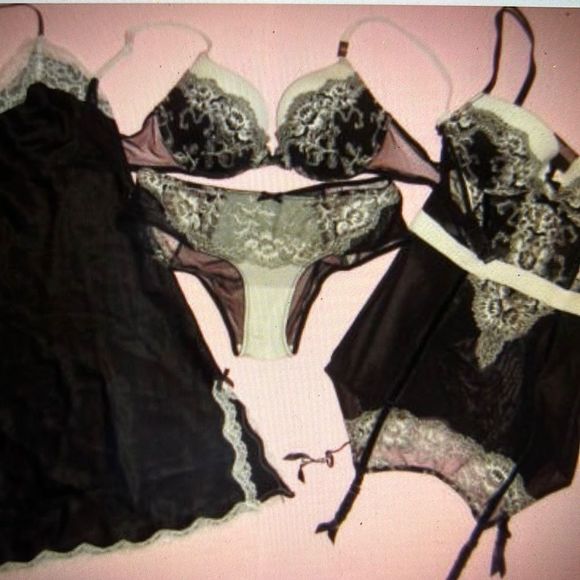 NWT Victorias Secret 32C bra set+garter corset+slip